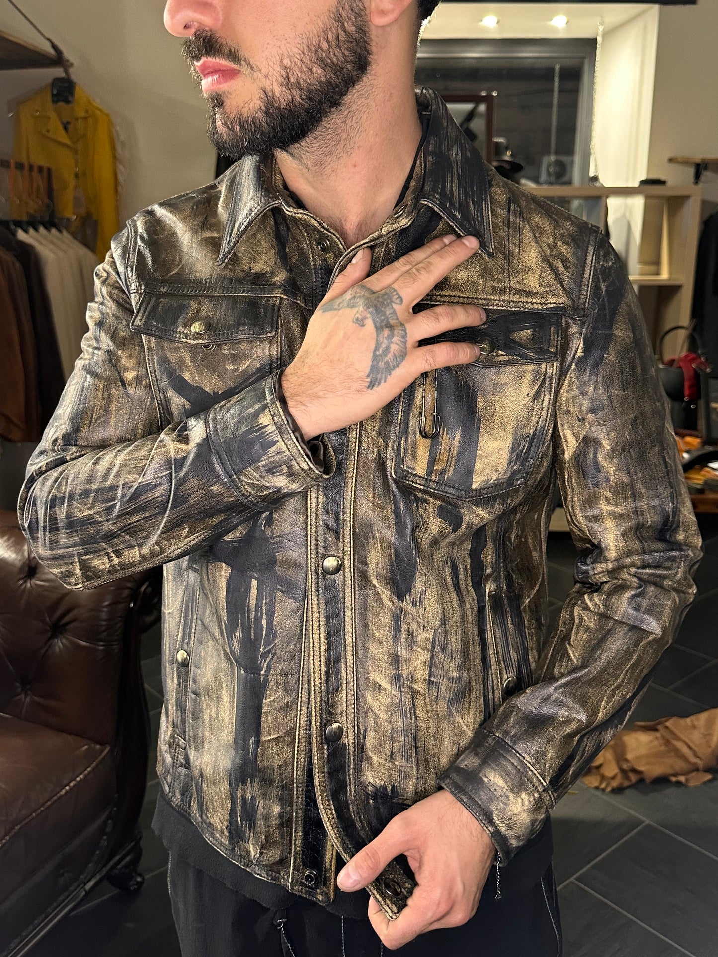 Veste chemise en cuir effet vintage personnalisée « Custom Edge »