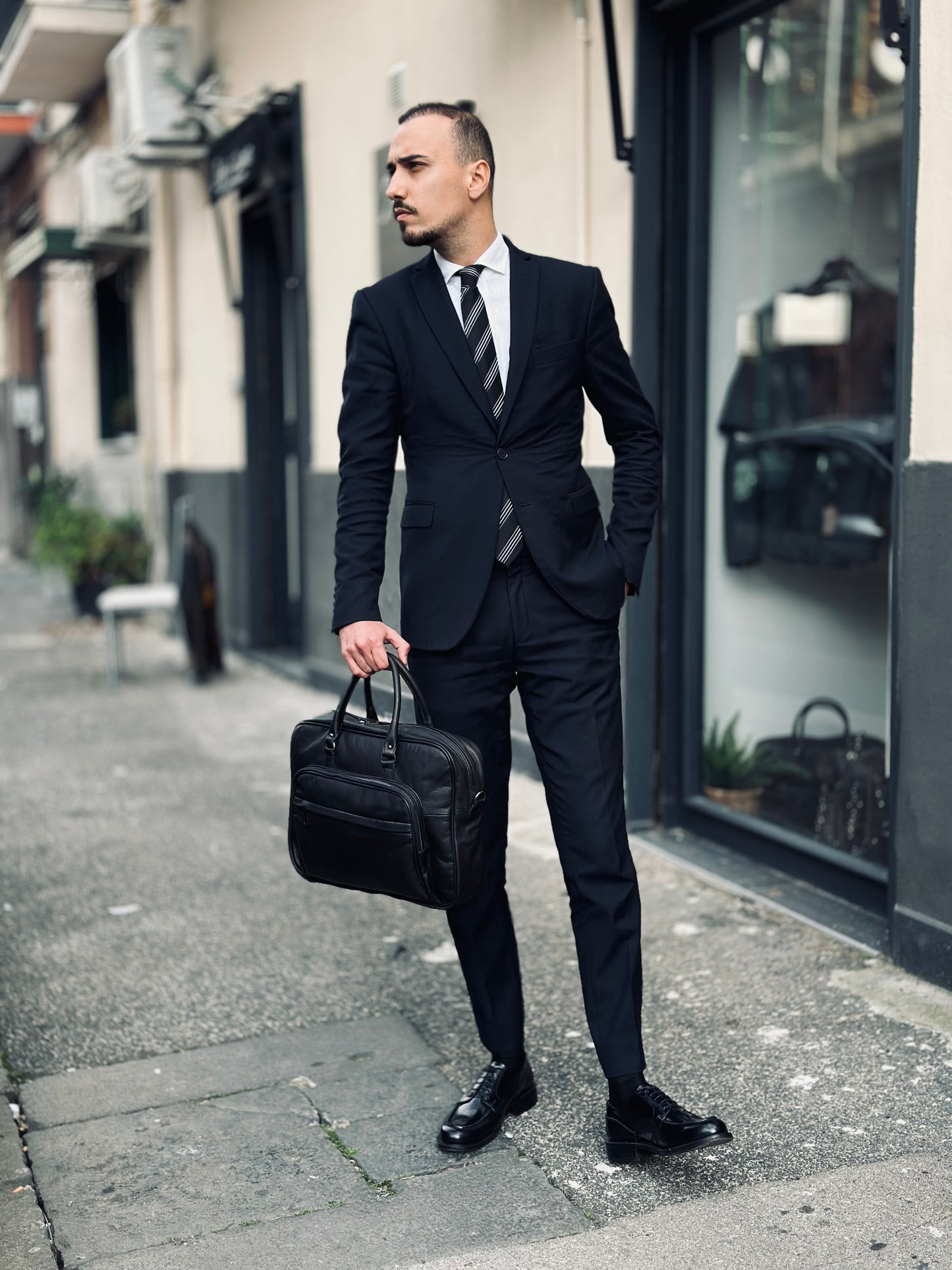 The Odriam Leather Briefcase Bag: elegance and functionality
