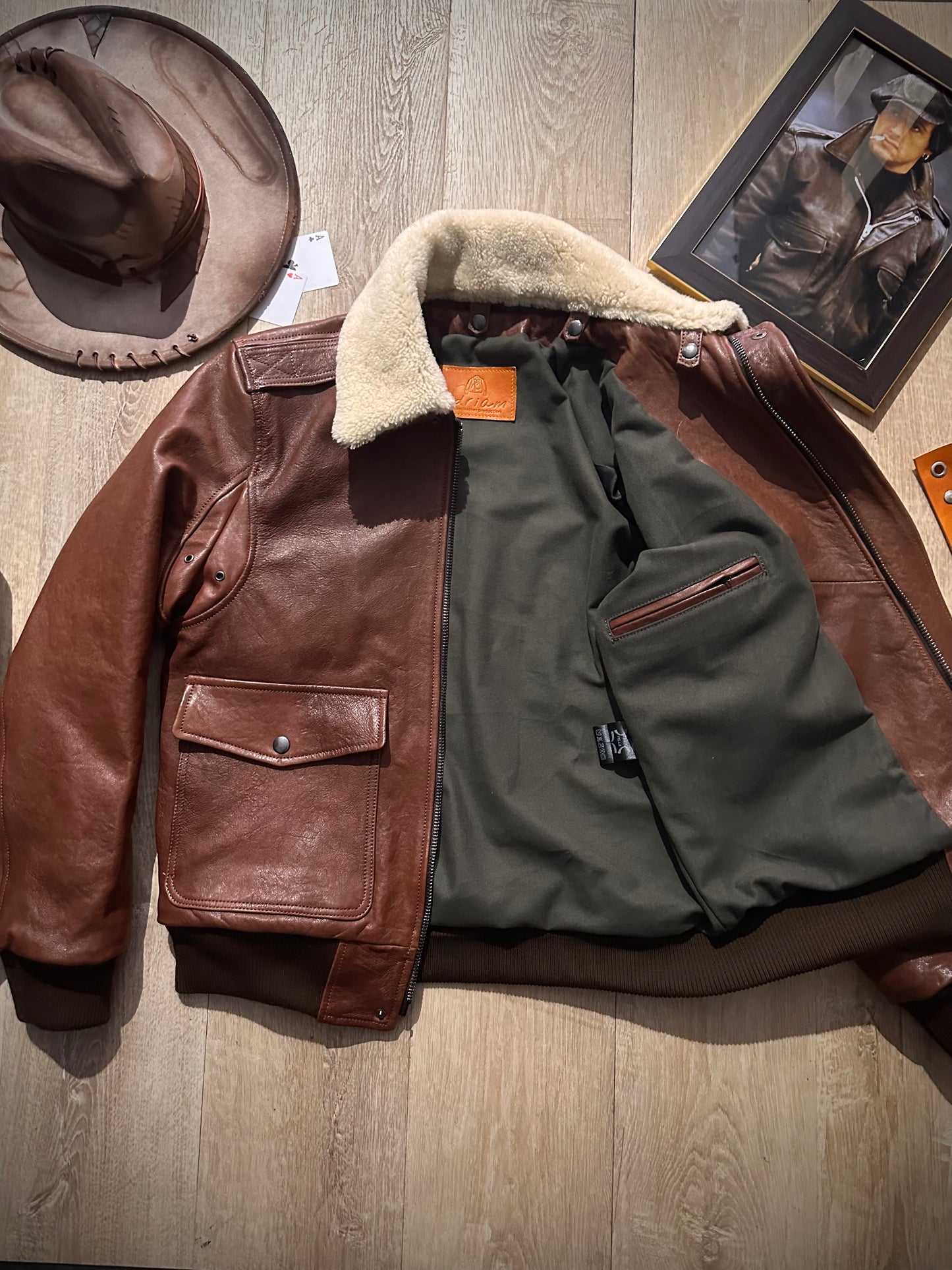 “Falconer” Chestnut vegetable leather sheepskin collar