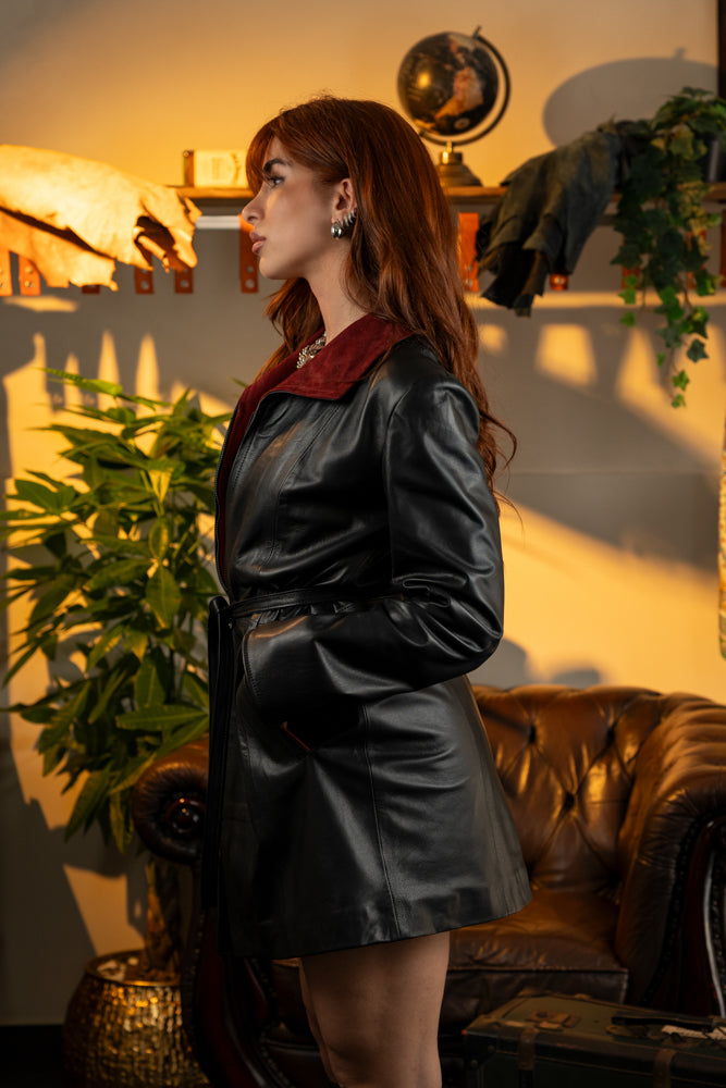 Manteau « Betty » en cuir nappa noir et contraste bordeaux