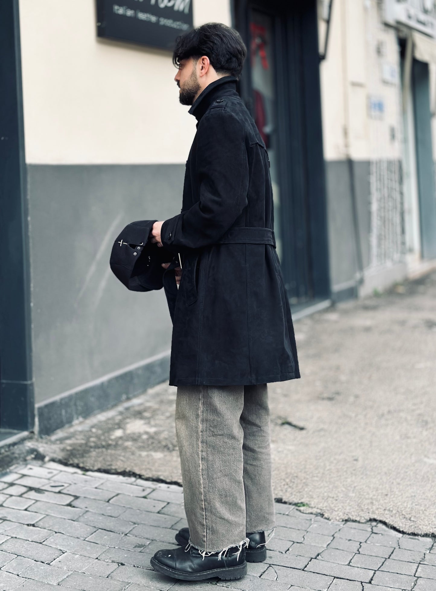 “Heritage Trench” in suede with sheathing collar