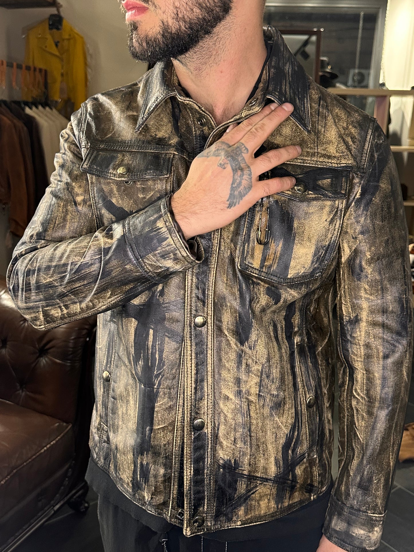 Veste chemise en cuir effet vintage personnalisée « Custom Edge »
