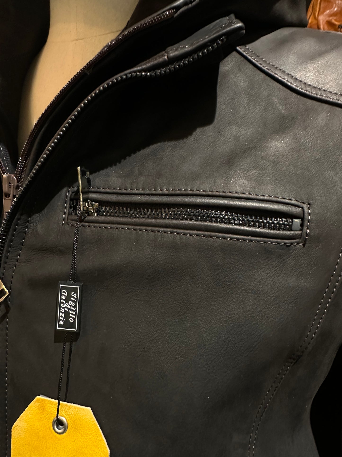 “Vireo” Jacket in genuine oiled calfskin