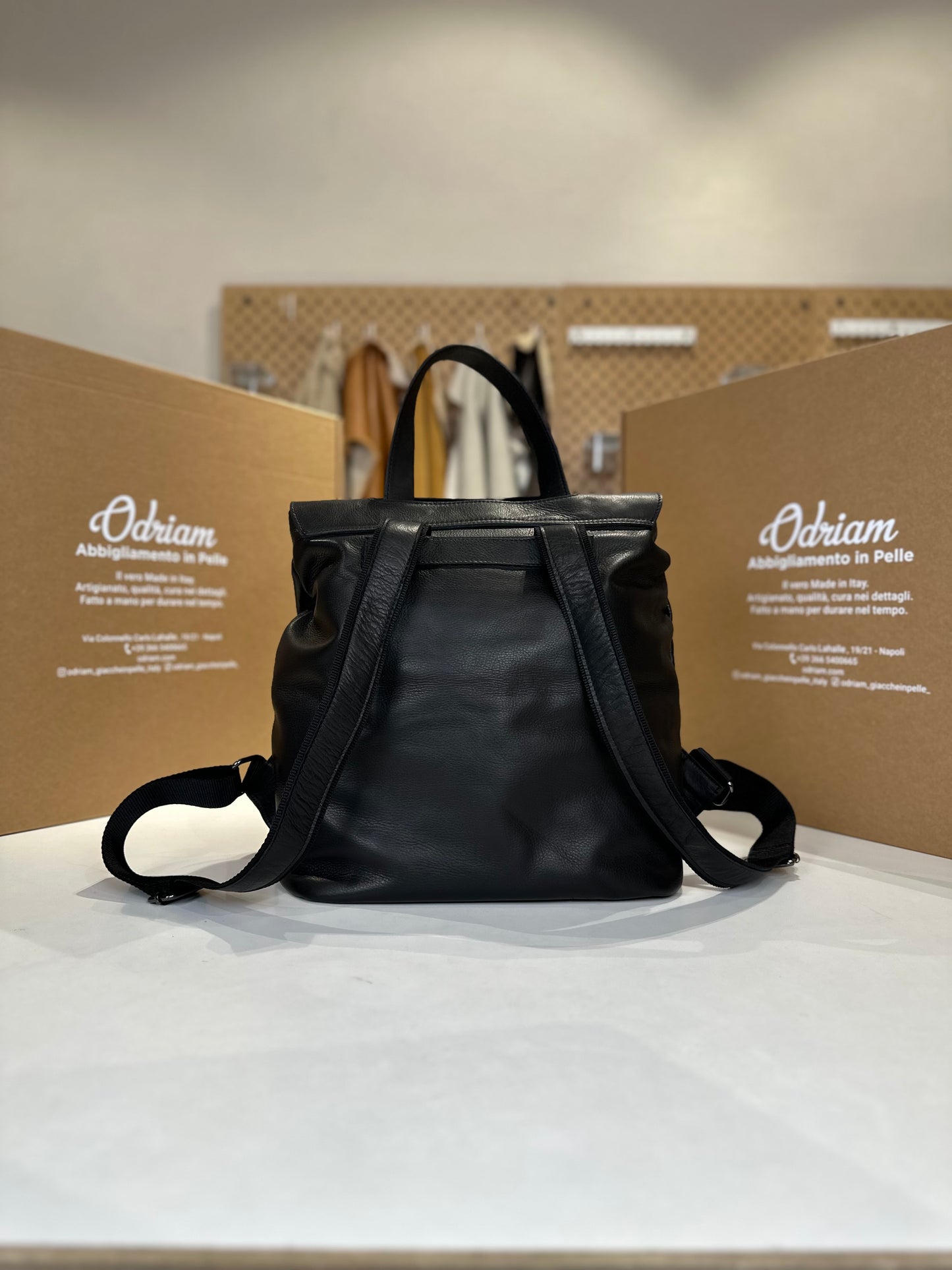 "Explorer" in vitello pull up nero