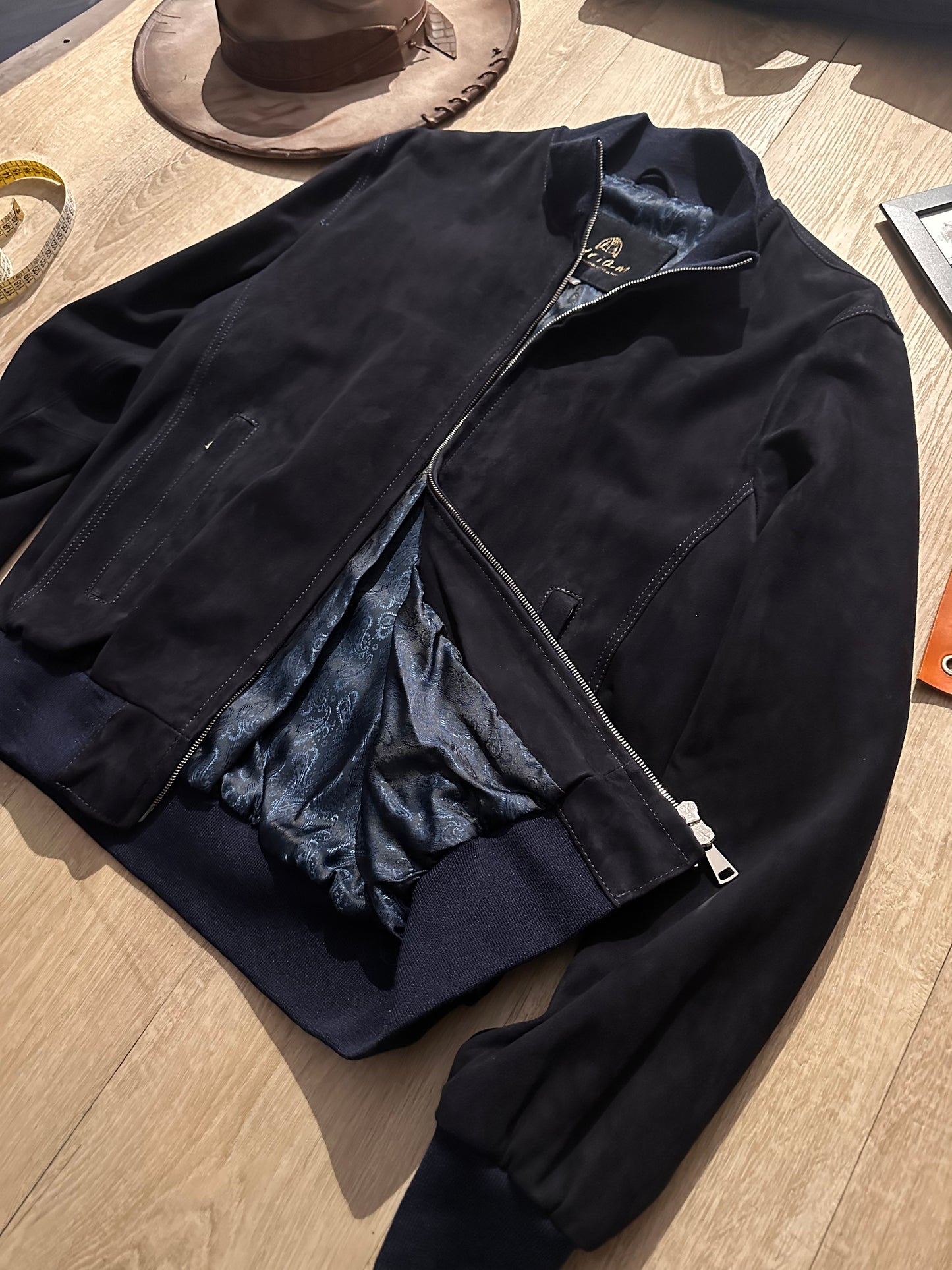 “Blu prestige” Bomber in camoscio con zip