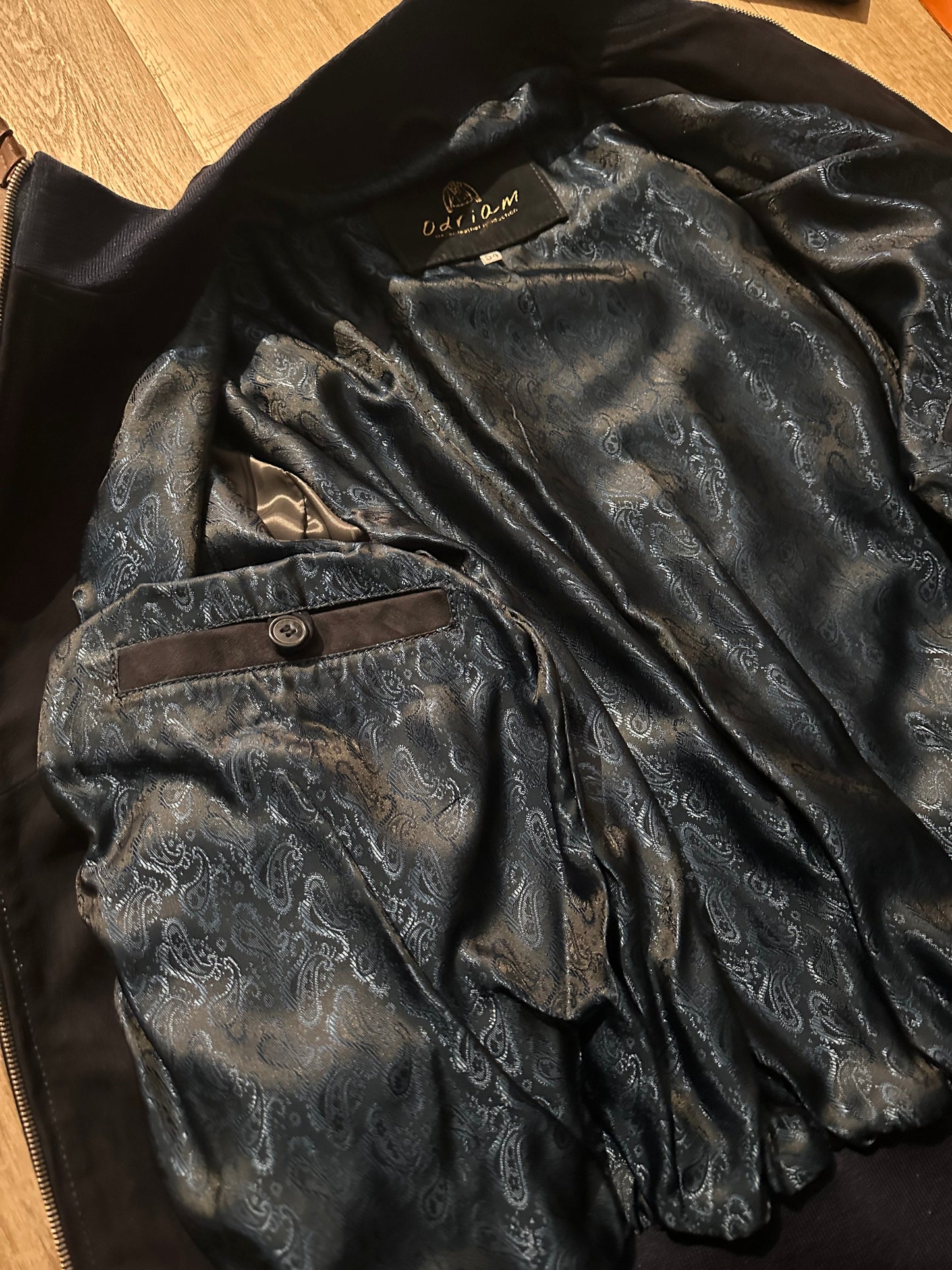 “Blu prestige” Bomber in camoscio con zip