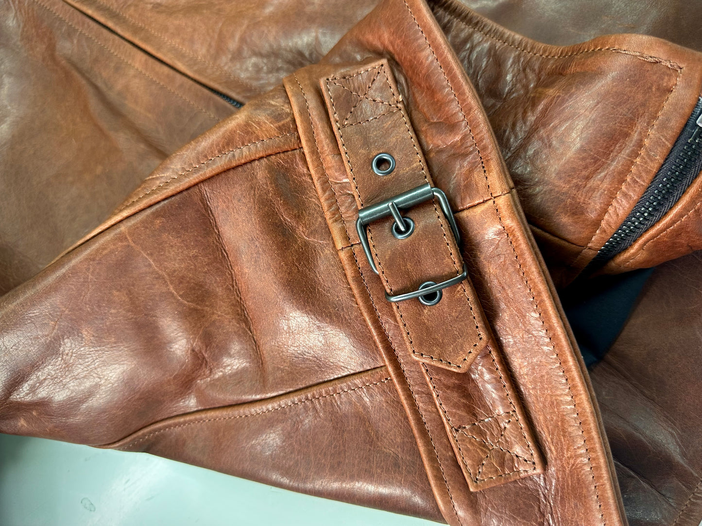 “Heritage rider Jacket” in pelle di vitello pull up