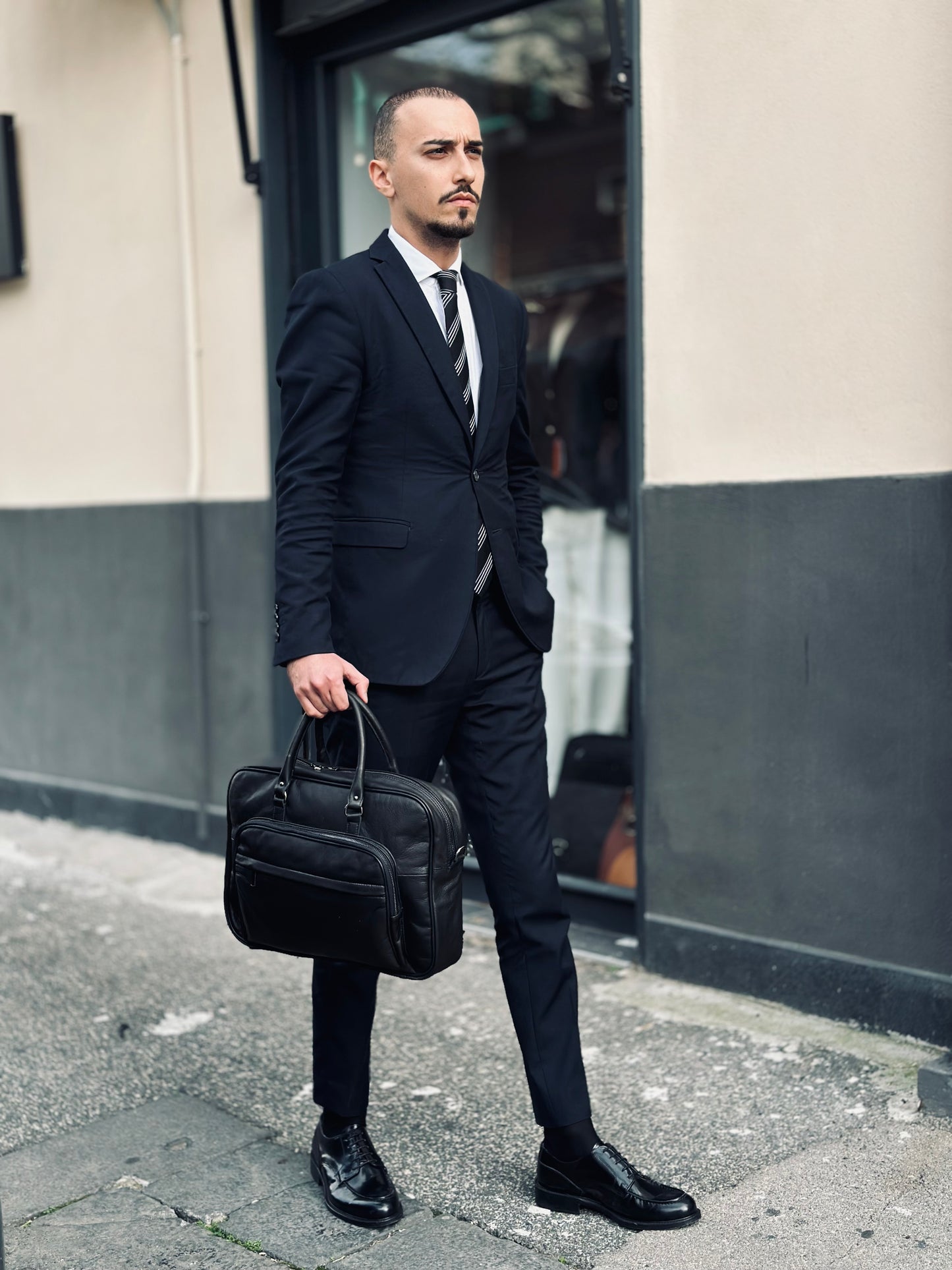 La Borsa Briefcase in Pelle Odriam eleganza e funzionalità