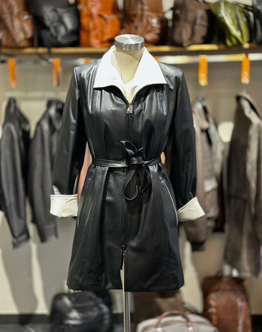« Betty » Cuir nappa noir avec contraste blanc