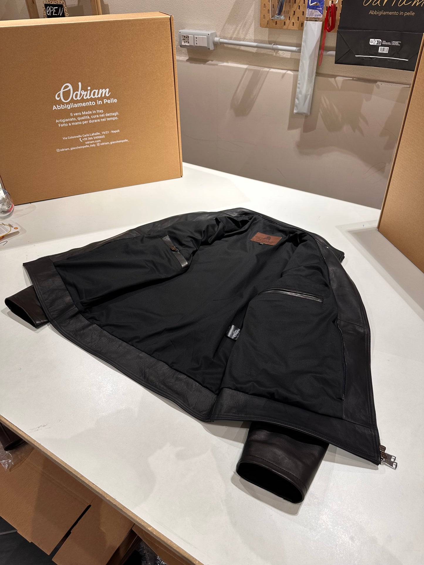 “Vireo”giacca in pelle di agnello con cappuccio staccabile e dettagli in waxy