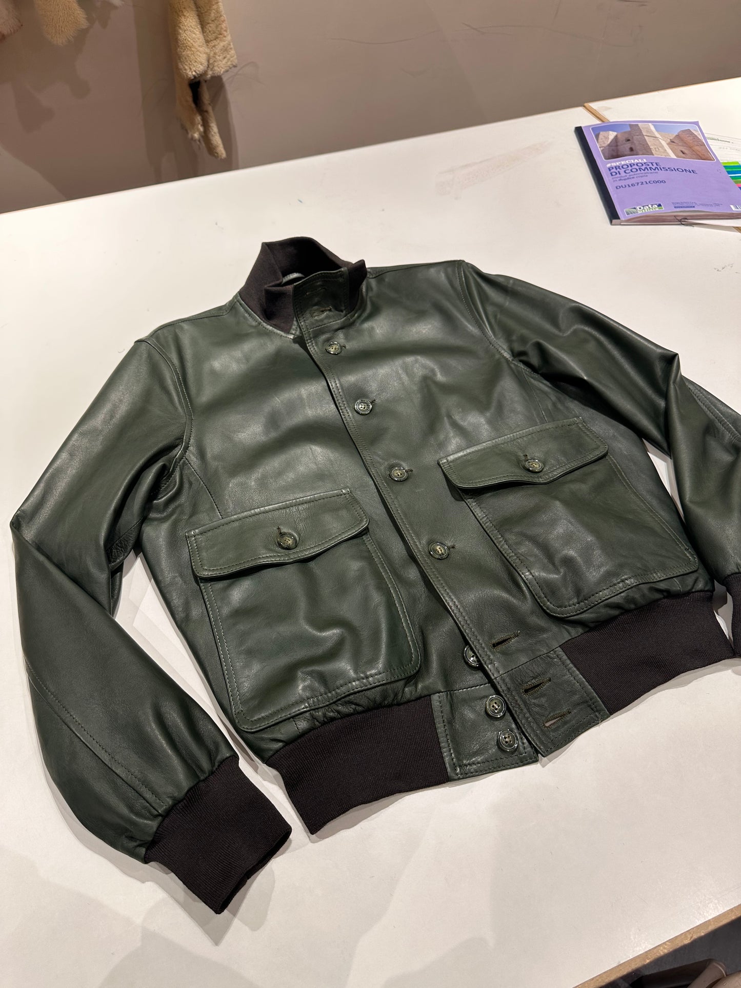 “Brera” in pelle di agnello pieno fiore naturale Luxury verde petrolio scuro
