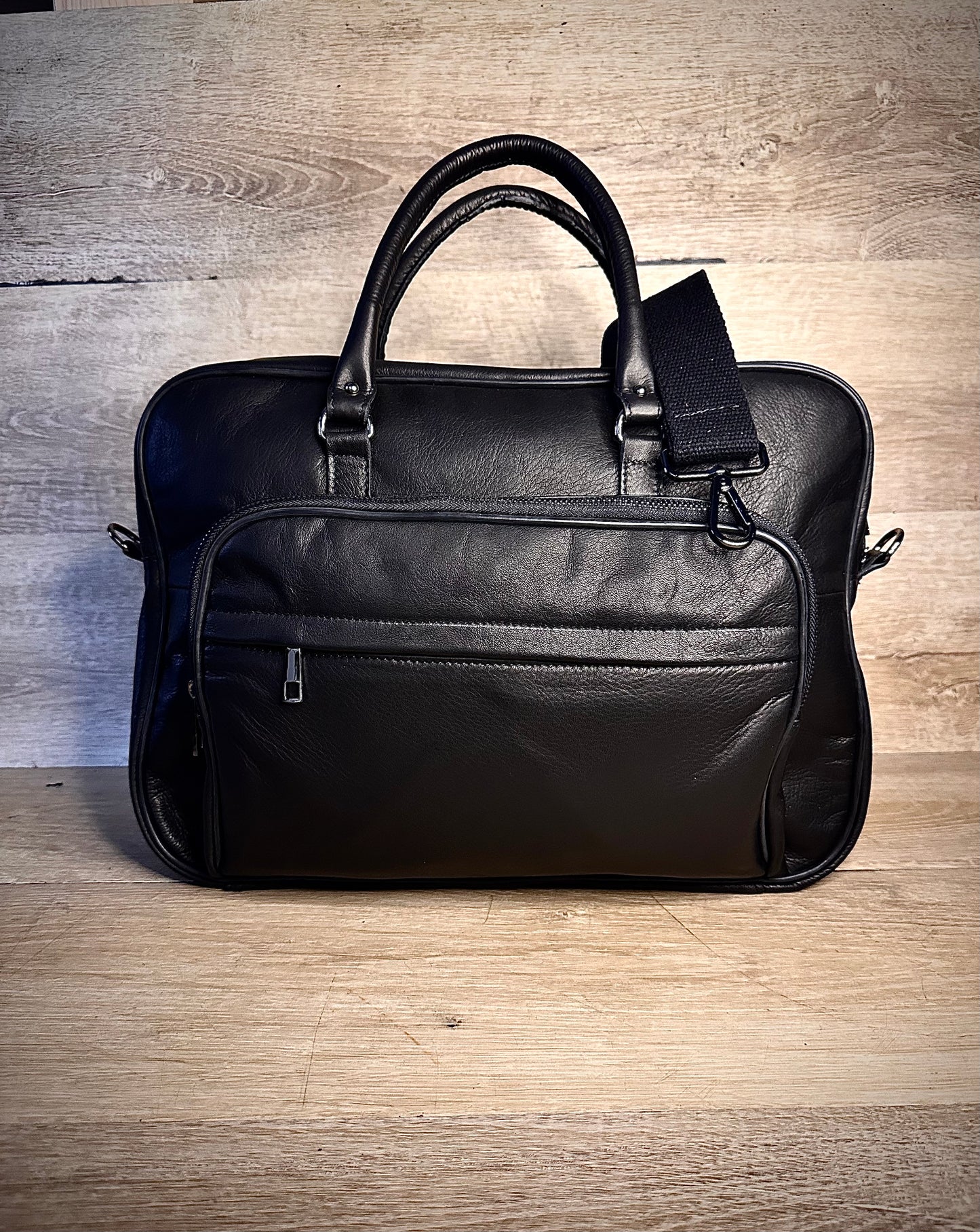 The Odriam Leather Briefcase Bag: elegance and functionality
