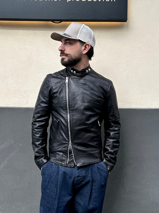 "Biker Rivetti" in pelle di agnello in pieno fiore waxy