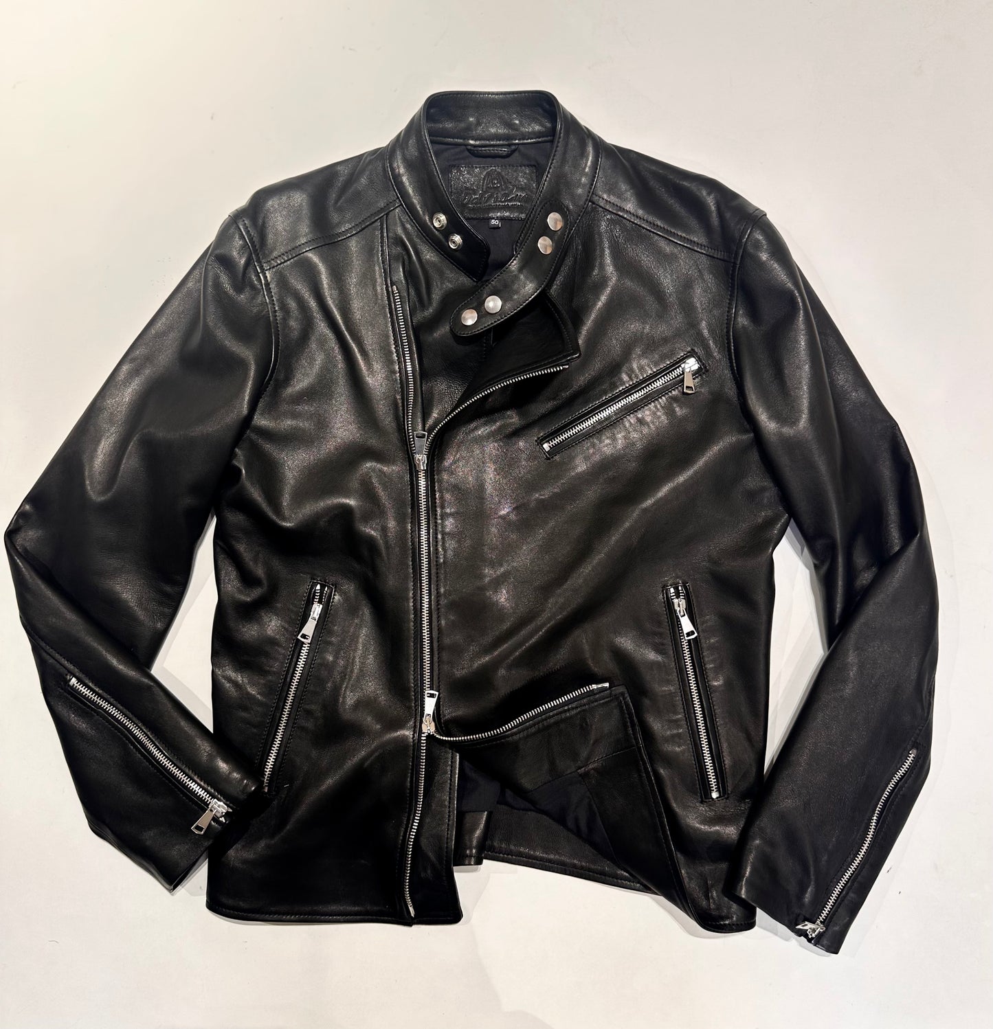 "Biker Rivetti" in pelle di agnello in pieno fiore waxy