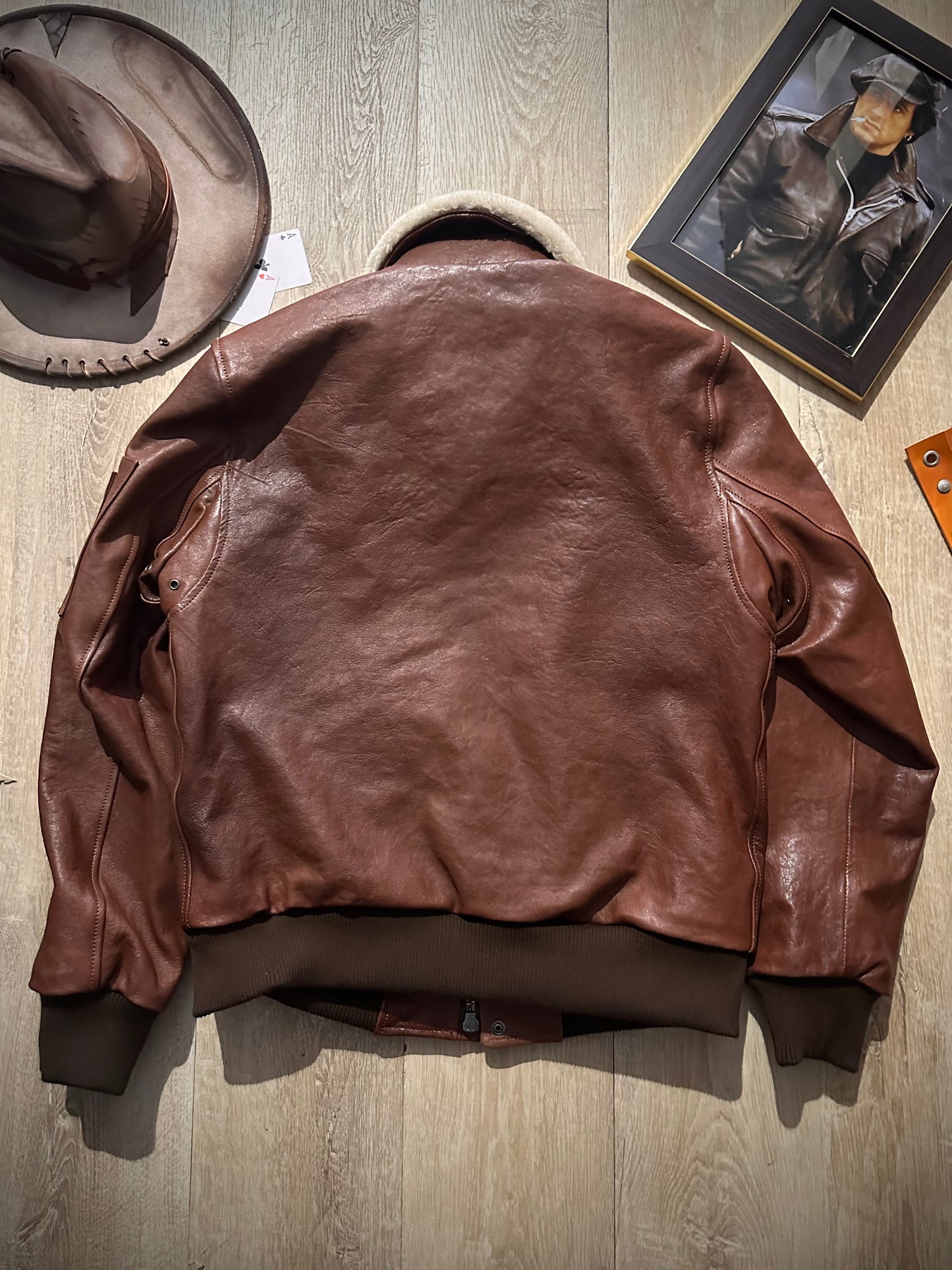 “Falconer” Chestnut vegetable leather sheepskin collar