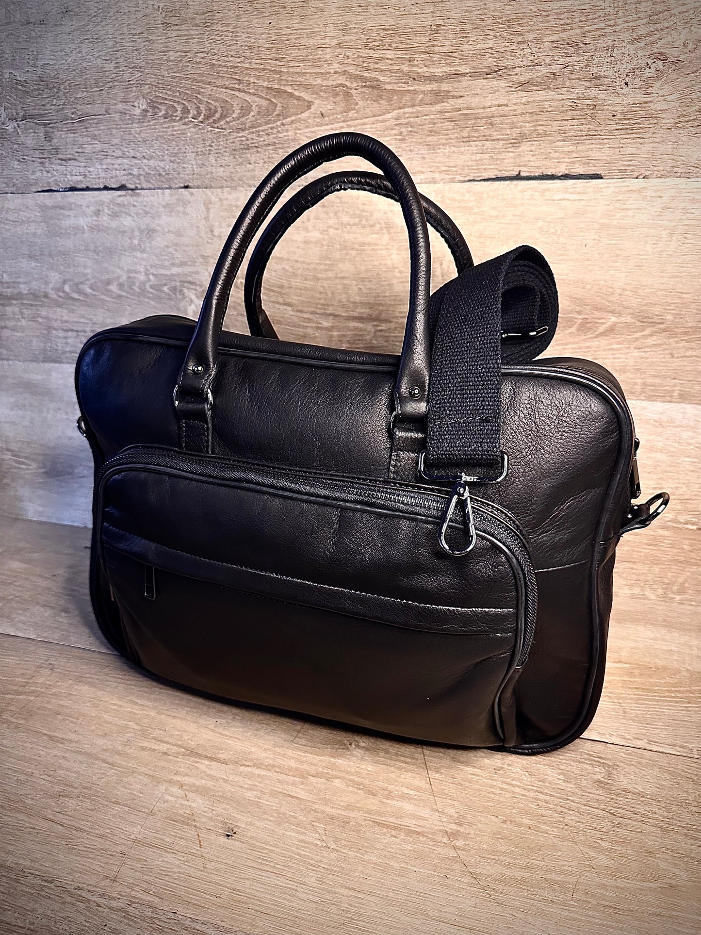 The Odriam Leather Briefcase Bag: elegance and functionality
