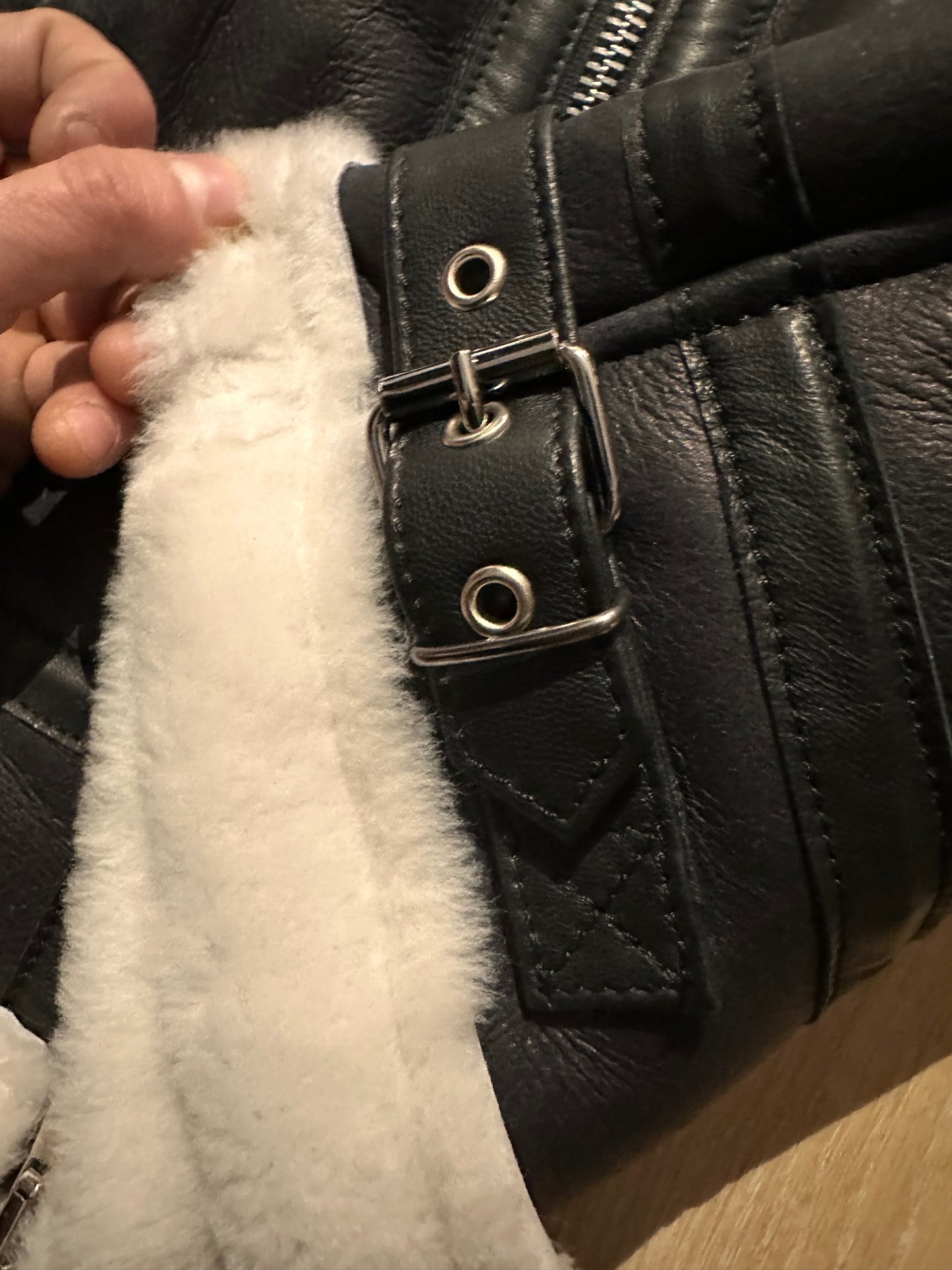 “Locatelli” Montone shearling Nero pelliccia bianca