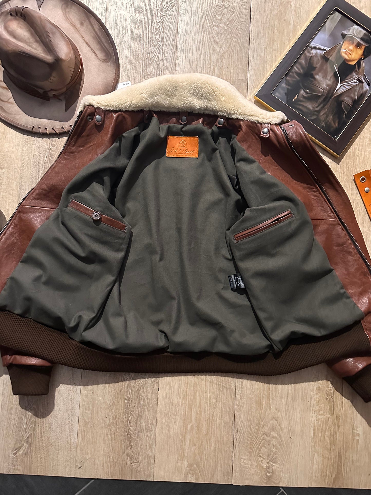 “Falconer” Chestnut vegetable leather sheepskin collar