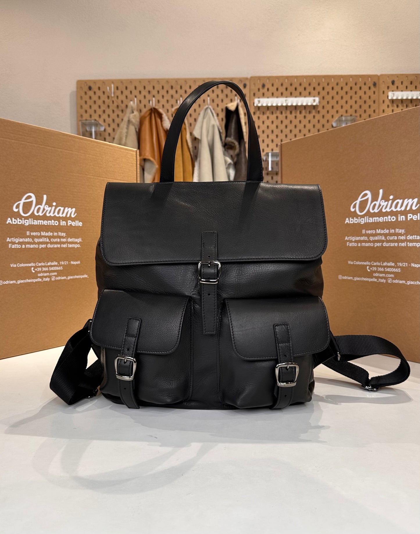 "Explorer" in vitello pull up nero