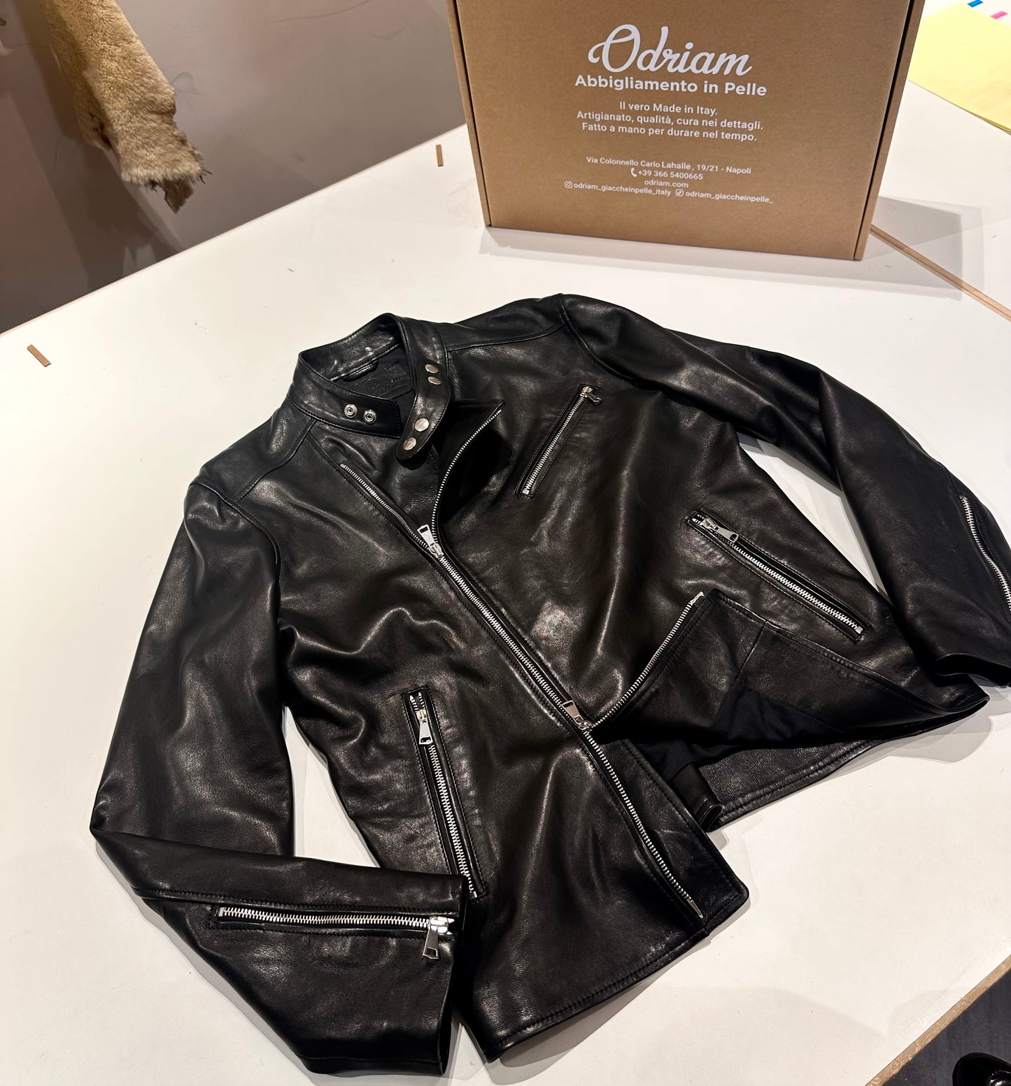 "Biker Rivetti" in pelle di agnello in pieno fiore waxy