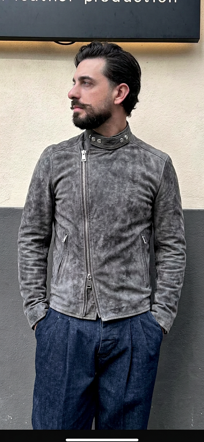 "Biker Rivetti" in pelle di agnello sfiorata vintage