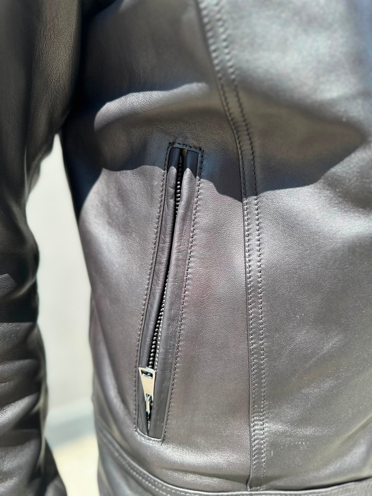 Giacca biker in pelle uomo "Vireo" — agnello con cappuccio staccabile, waxy